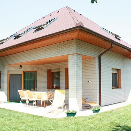 Manner Villa Balatonalmádi Chambre photo