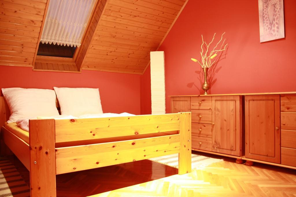 Manner Villa Balatonalmádi Chambre photo
